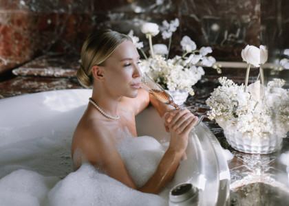 5 образов от стилистов, претендующих на победу в премии