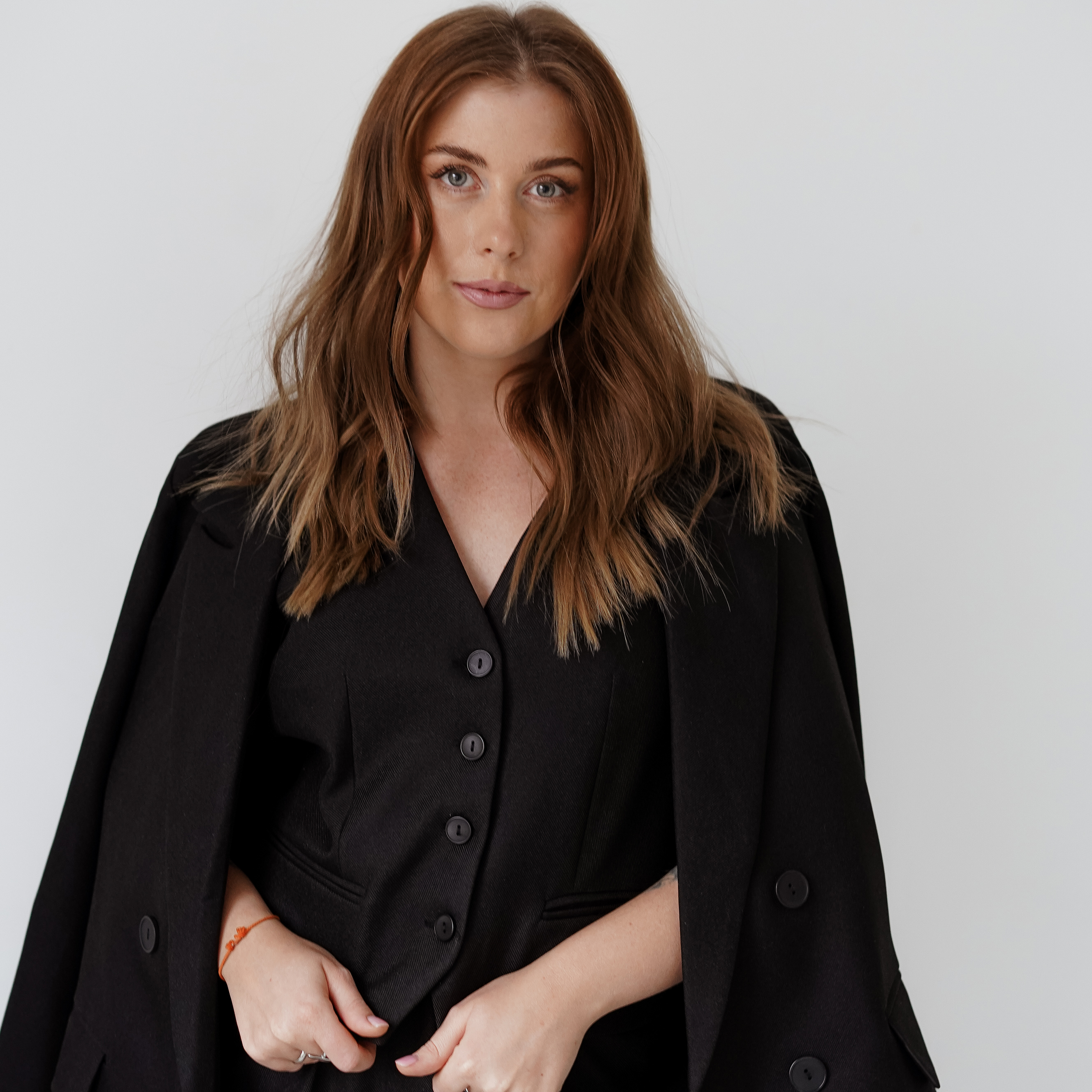 Ника Околова