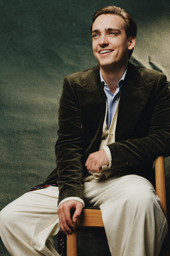 Артём Демихов